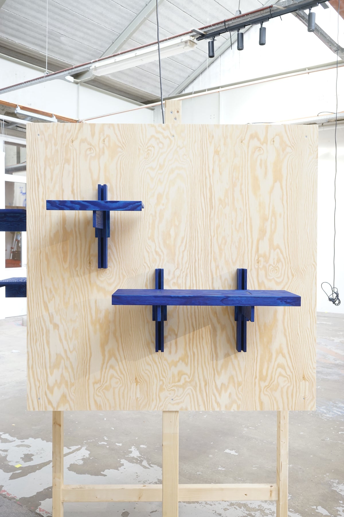 XYZ wall shelf